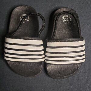Black and White Wonder Nation Sandals Size 4